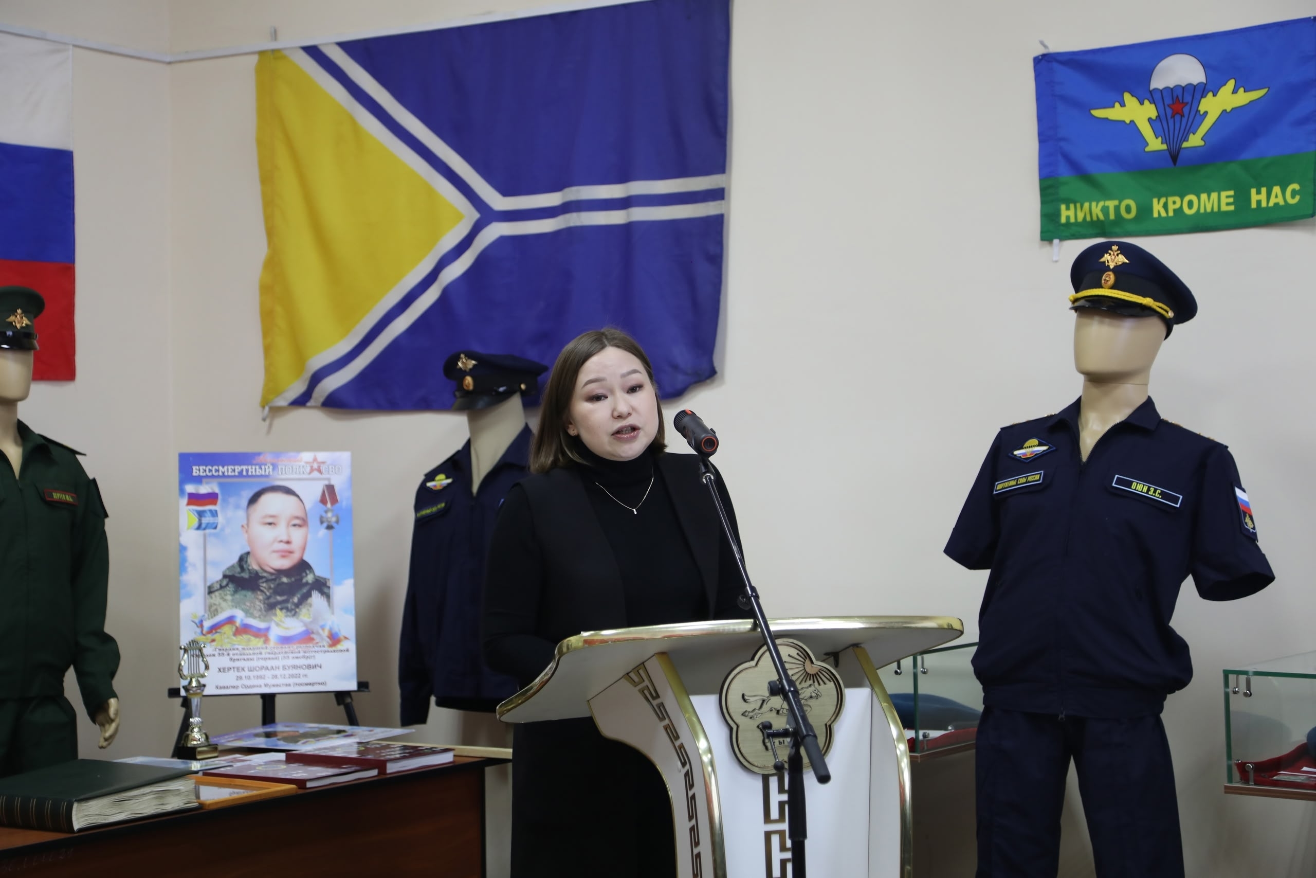 В Туве открылась выставка «СВОи Герои», посвящённая участникам спецоперации