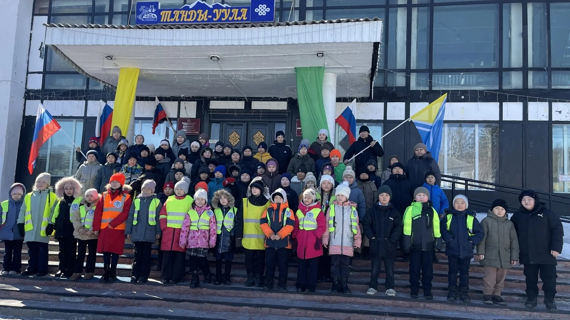 12 годовщина воссоединения Крыма и Севастополя с Россией <p>Сегодня, 18 марта, на площади Кожуунного дома культуры «Танды‑Уула» прошёл торжественный митинг, посвящённый Дню воссоединения Республики Крым и города Севастополя с Россией 12 годовщина воссоединения Крыма и Севастополя с Россией <p>Сегодня, 18 марта, на площади Кожуунного дома культуры «Танды‑Уула» прошёл торжественный митинг, посвящённый Дню воссоединения Республики Крым и города Севастополя с Россией