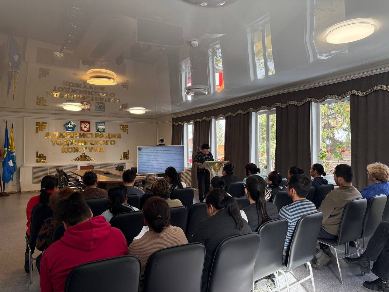 4 октября 2025 года в с. Тоора-Хем Тоджинского кожууна сотрудниками Службы по финансово-бюджетному надзору Республики Тыва (далее – Служба) во главе с руководителем Службы Монгуш Т.Х., в рамках организованных в Тоджинском кожууне контрольных мероприятий, 