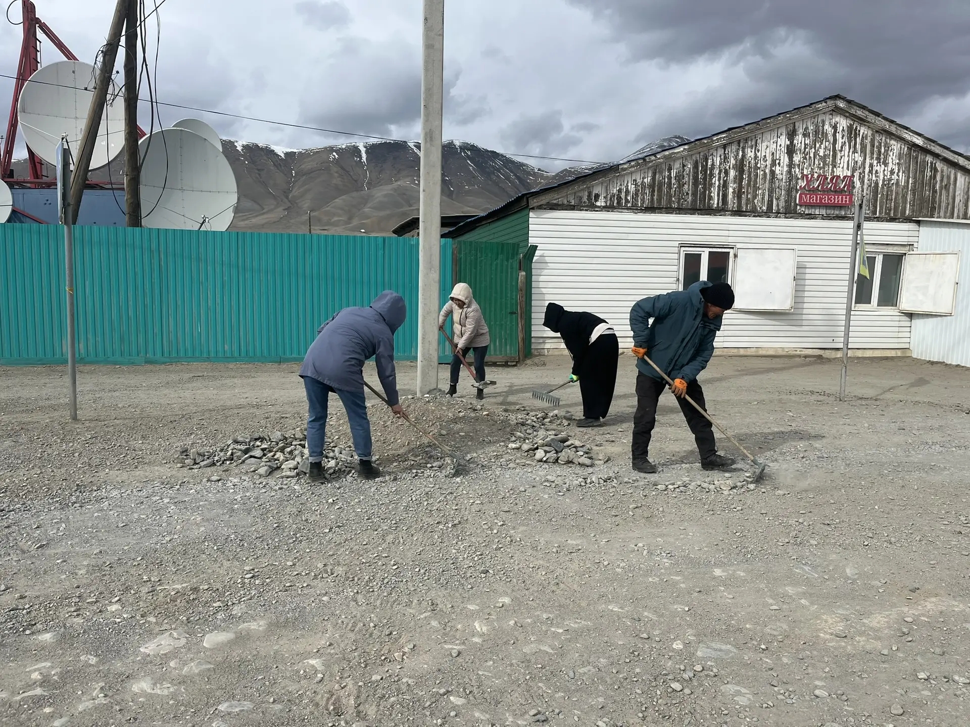 Кожуунный субботник: вместе делаем Монгун‑Тайгинский кожуун чище и красивее
