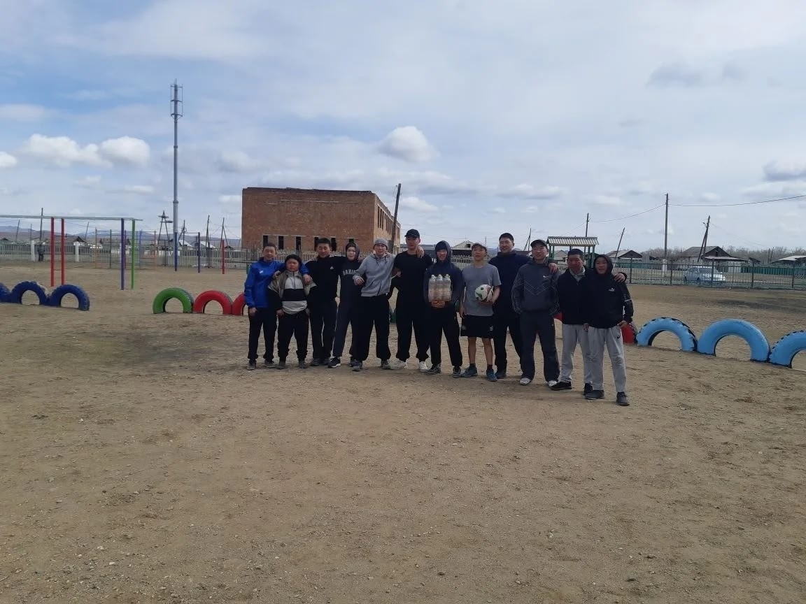 В День здоровья, 7 апреля, под руководством тренера Шолбана Казаковича Доптана, ученики школы села Бай-Даг собрались на школьном стадионе, чтобы испытать радость игры в футбол