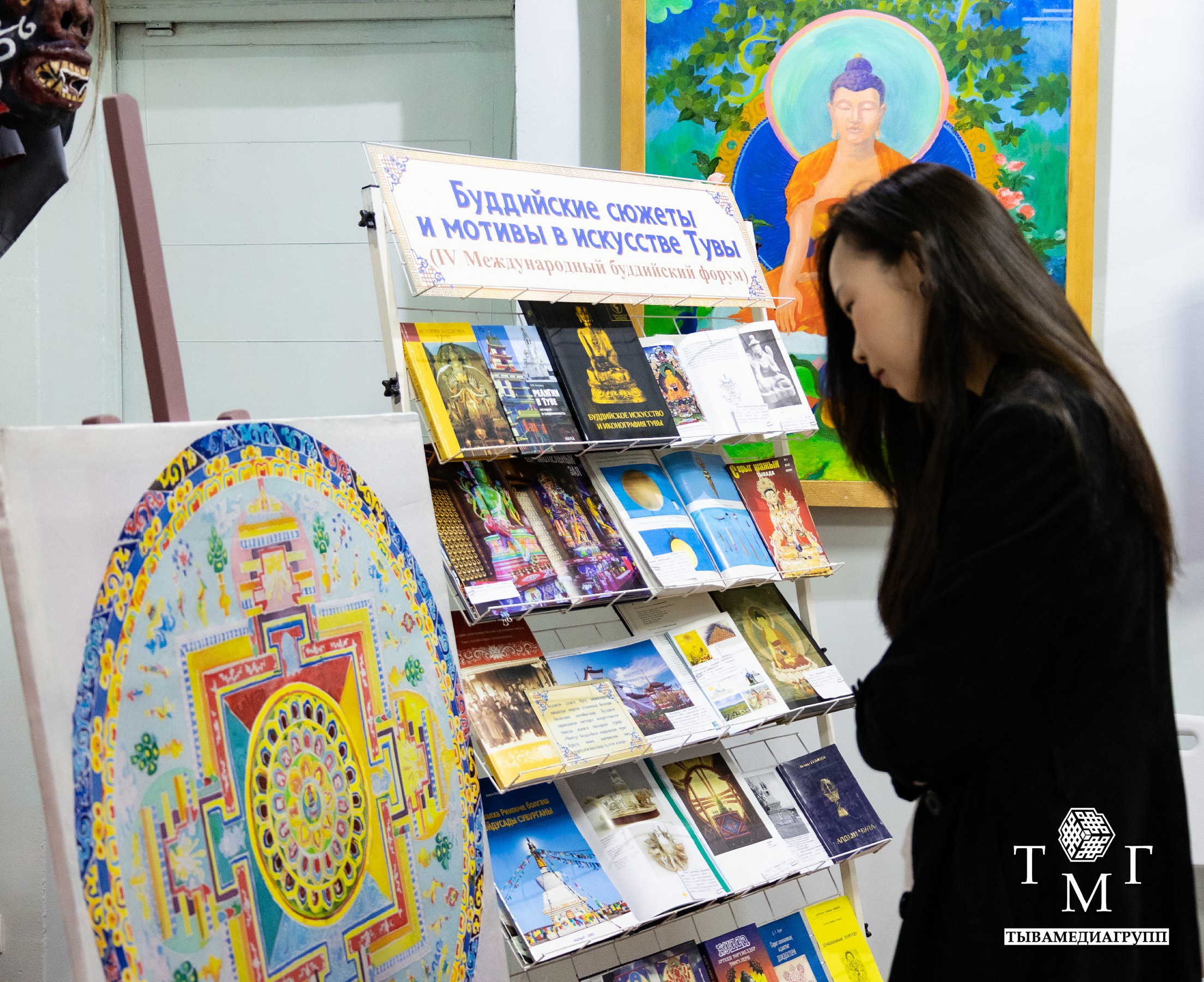 В Доме художников Кызыла представили работы финалистов конкурса буддийского искусства Тувы