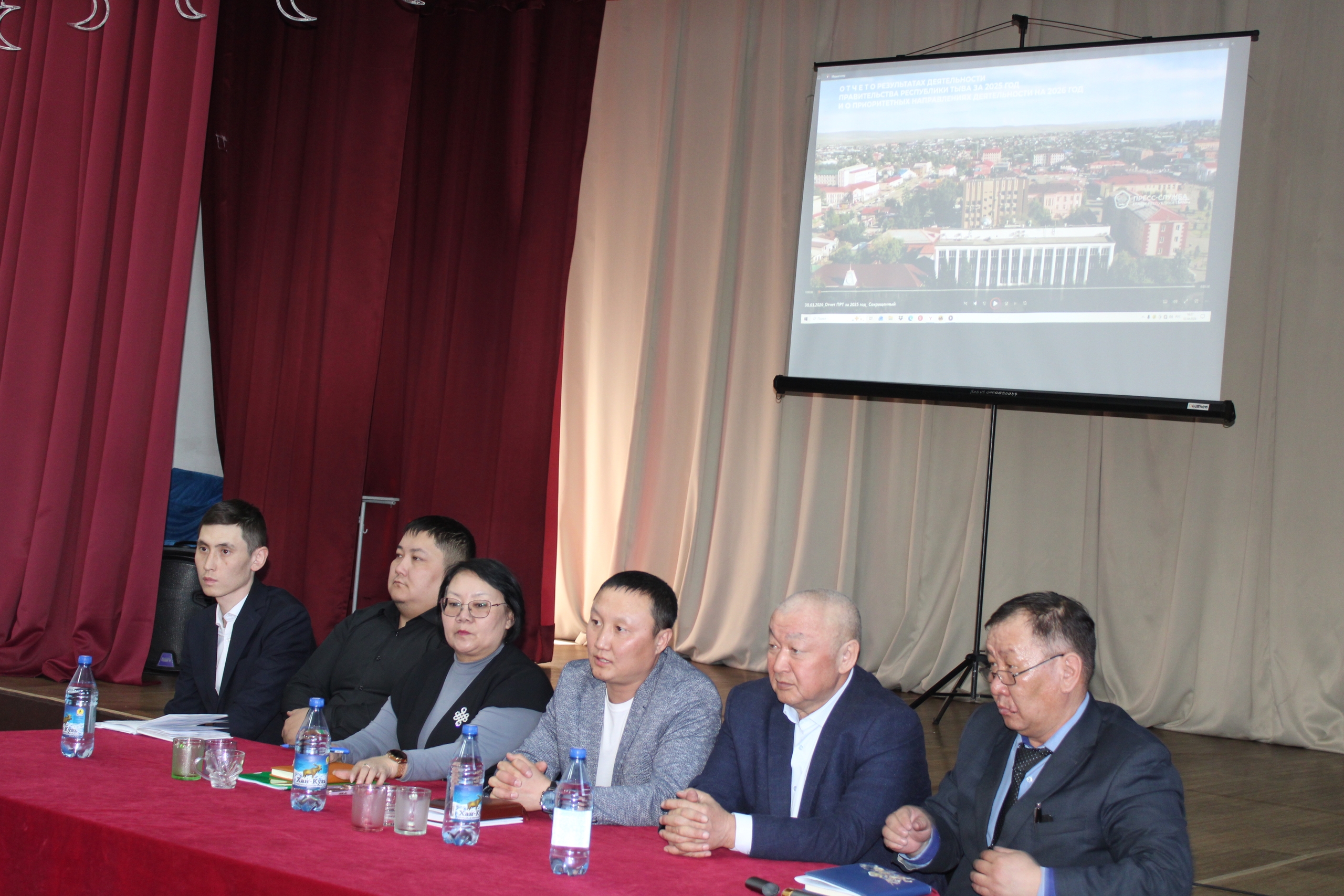 Бөгүн Өвүр кожууннуң Ак-Чыраа, Чаа-Суур база Дус-Даг сумуларынга Тыва Чазактың 2025 чылда кылып чоруткан ажылының болгаш 2026 чылда салдынан сорулгаларын таныштырган отчеттуг хурал болуп эрткен