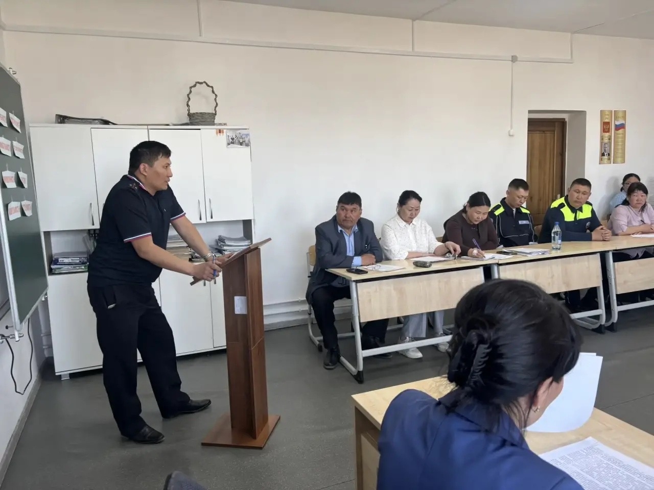 23 апреля 2026года состоялосьвыездное заседание Комиссии по делам несовершеннолетних и защите их прав при администрации Барун-Хемчикского кожууна на базе МБОУ СОШ с.Дон-Терезин, в повестке дня рассмотрели следующие вопросы: