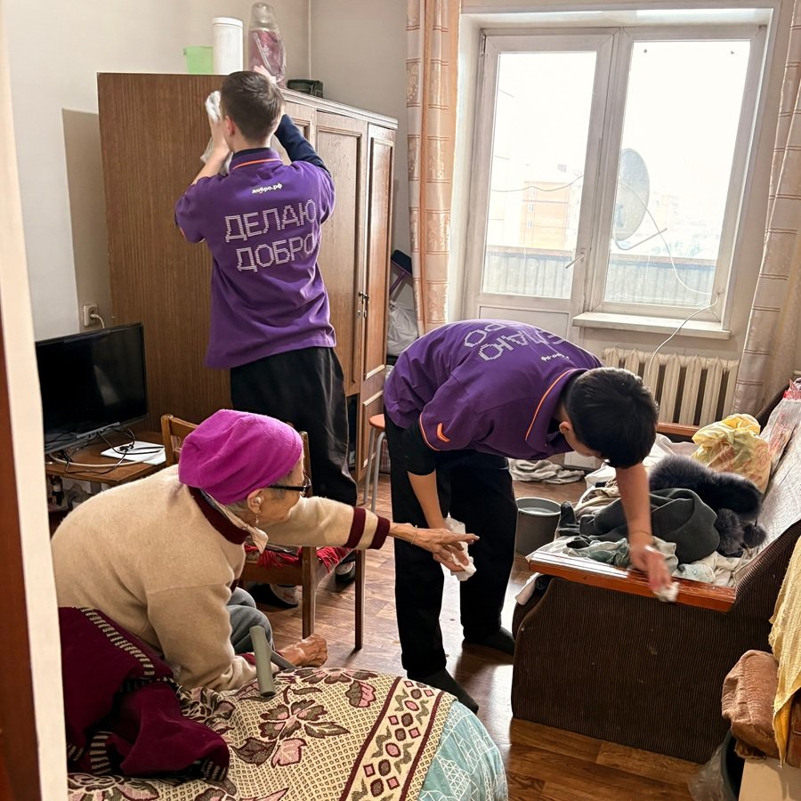 Активисты «Добрые Сердца Тувы» помогли пенсионерке после пожара