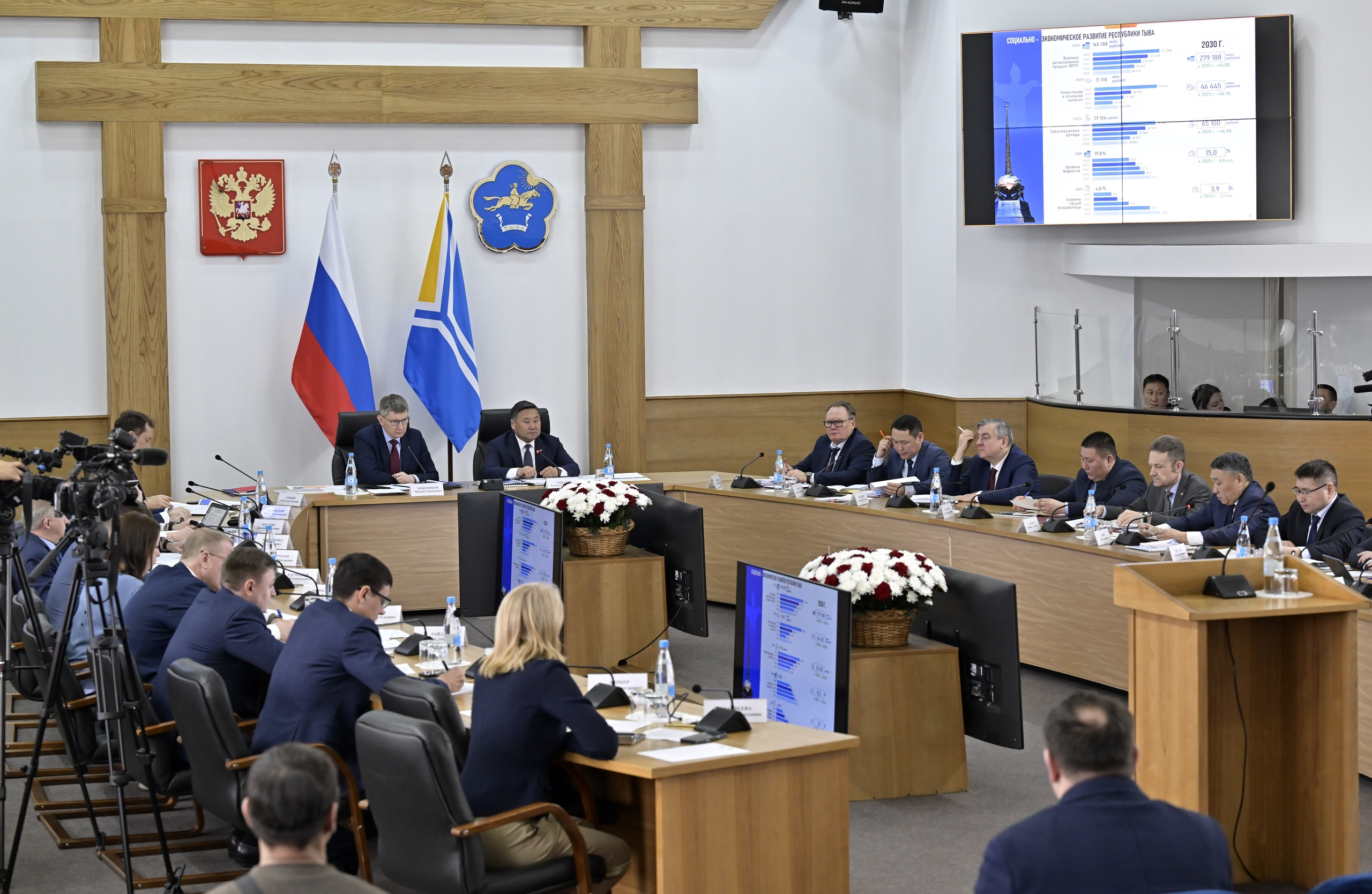 Сегодня в Правительстве Тувы под председательством министра экономического развития России Максима Решетникова с участием Главы республики Владислава Ховалыга и представителей федеральных министерств просвещения, энергетики и Росавиации прош