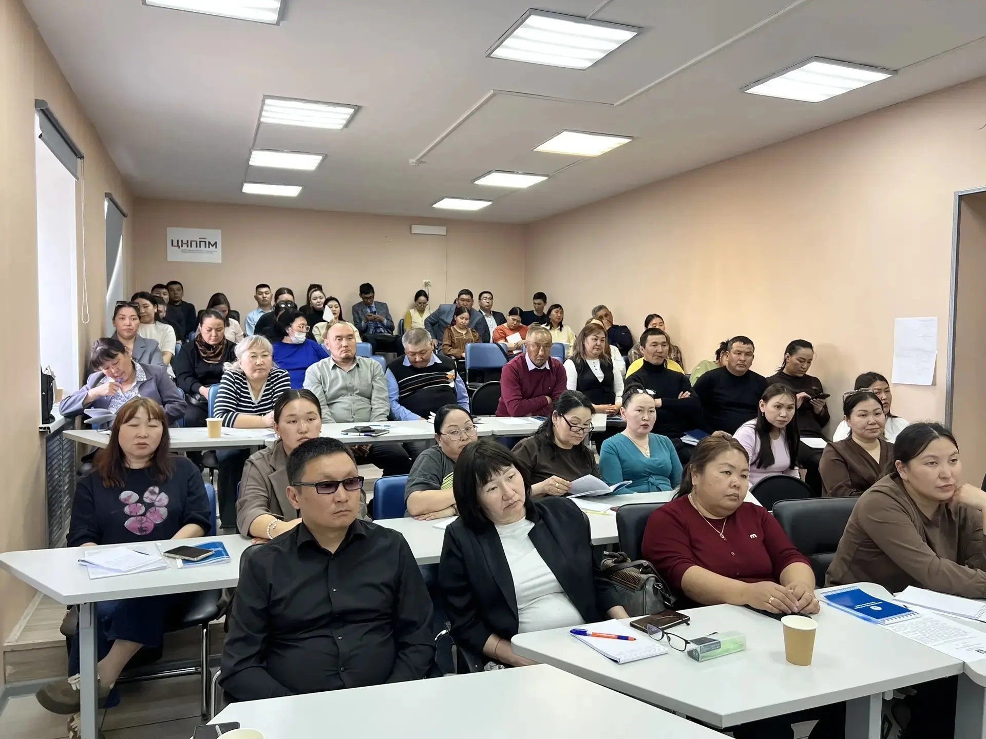 Заместитель мэра Кызыла Монге-Назын Могедир выступил на республиканском семинаре по вопросам правового регулирования и организации деятельности административных комиссий