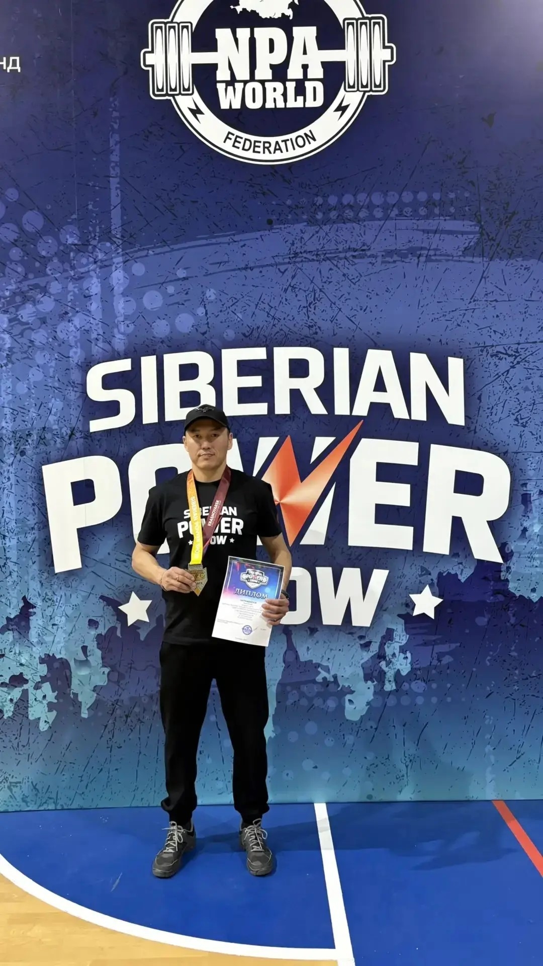 Ветеран СВО Руслан Ондар выполнил норматив мастера спорта международного класса по подъему штанги на бицепс