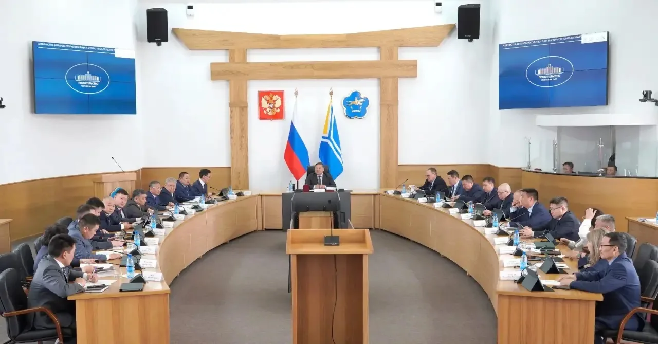 Владислав Ховалыг провел заседание Правительства по итогам работы Минмолодежи Тувы за 2025 год