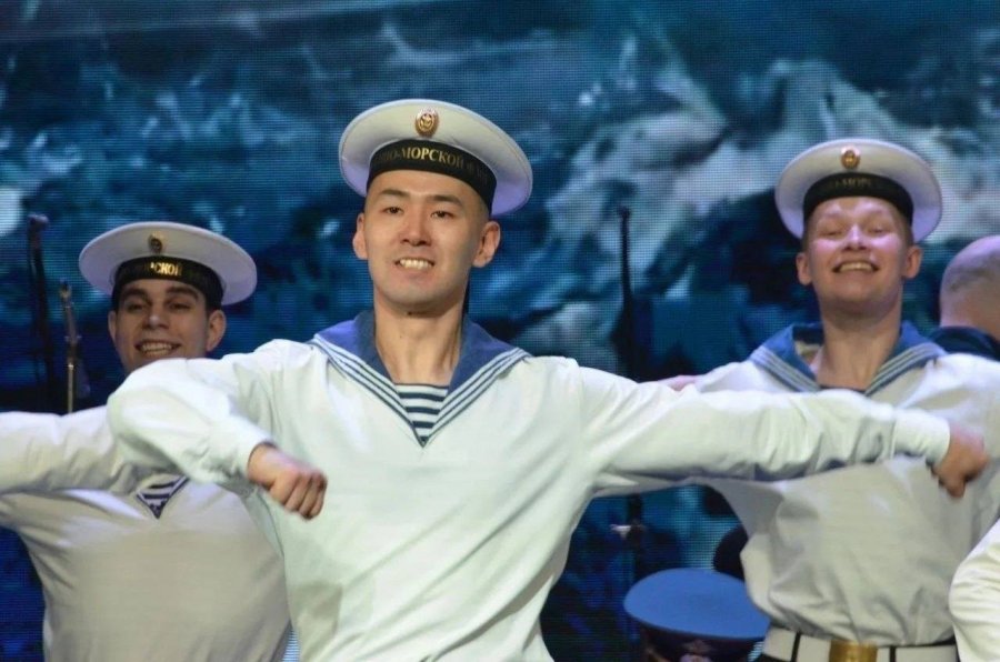 Роланд Куулар - солист ансамбля песни и танца "Красная звезда"