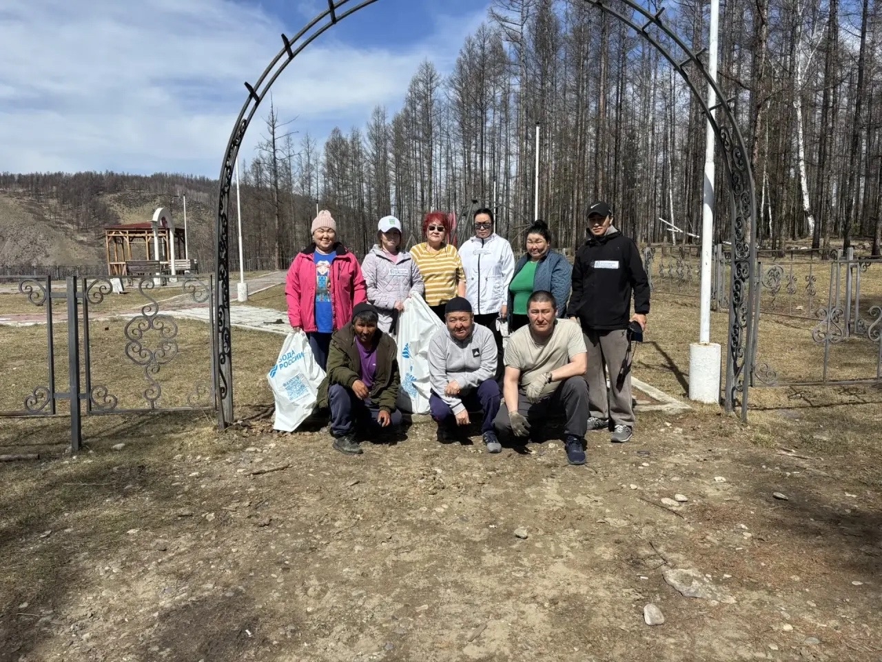 В рамках Всероссийского субботника администрация Тоджинского кожууна организовала и приняла участие в мероприятиях по благоустройству общественных территорий.
