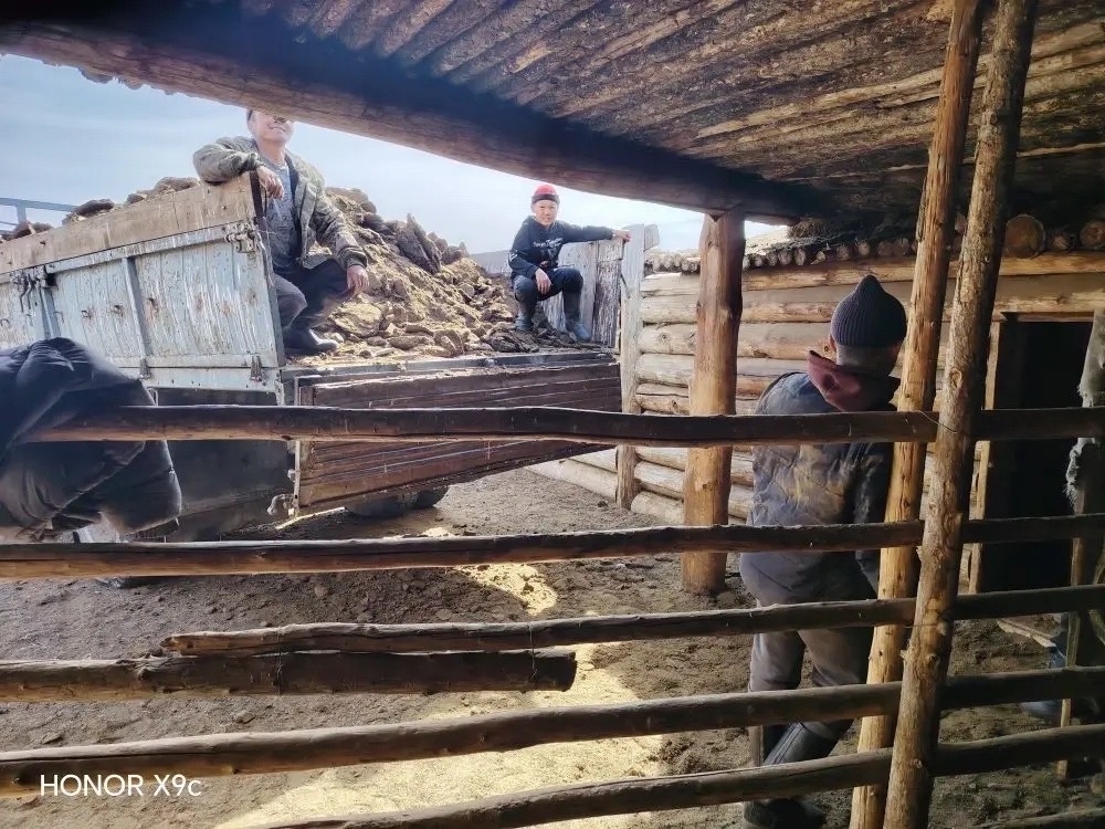 Год созидательного труда и семейных ценностей: мужской коллектив СДК с