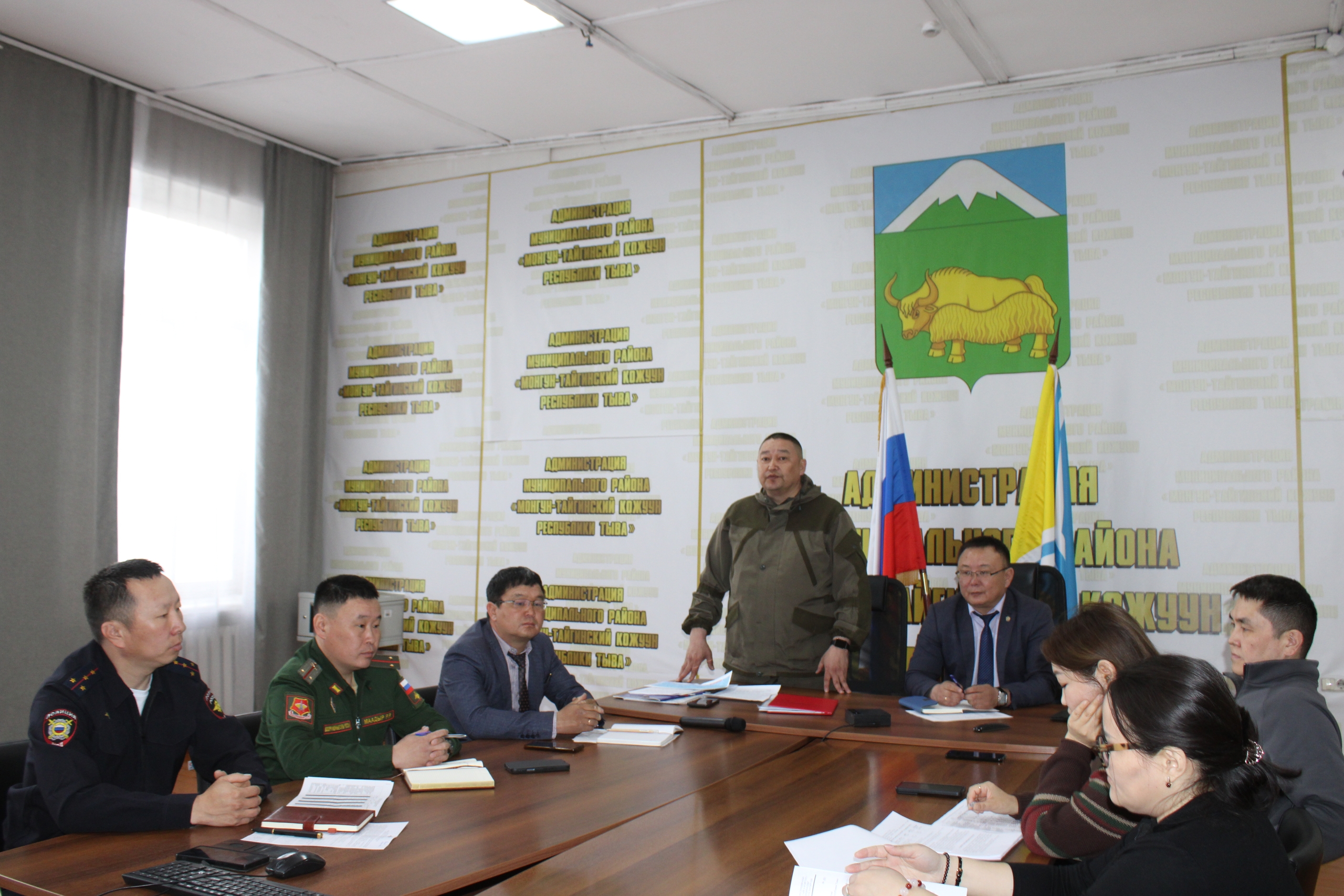 Сегодня под председательством Заместителя Председателя Правительства Республики Тыва Сендаш Шолбан Николаевича состоялось межведомственное совещание с участием руководителей организаций и учреждений кожууна.