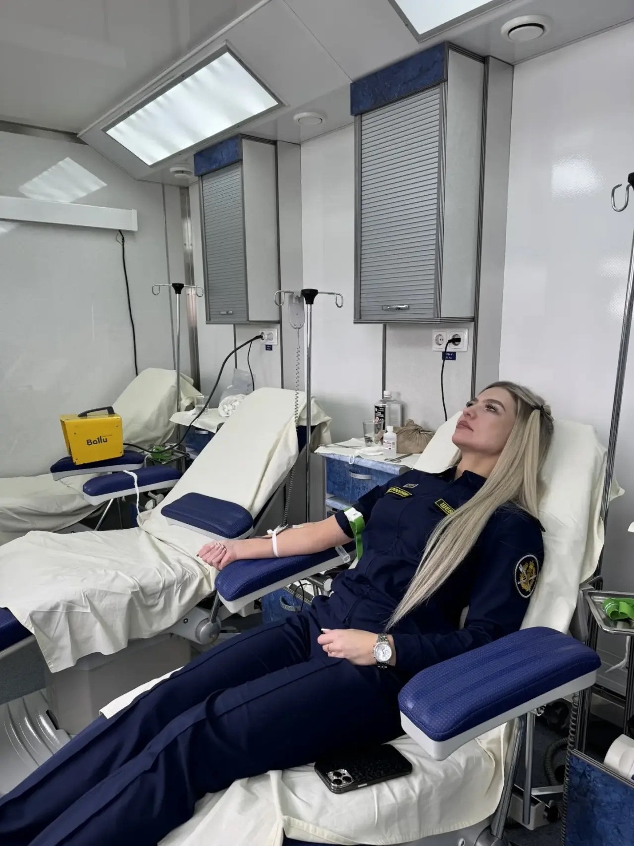 Сотрудники медучреждений Тувы сдали кровь в честь Национального дня донора