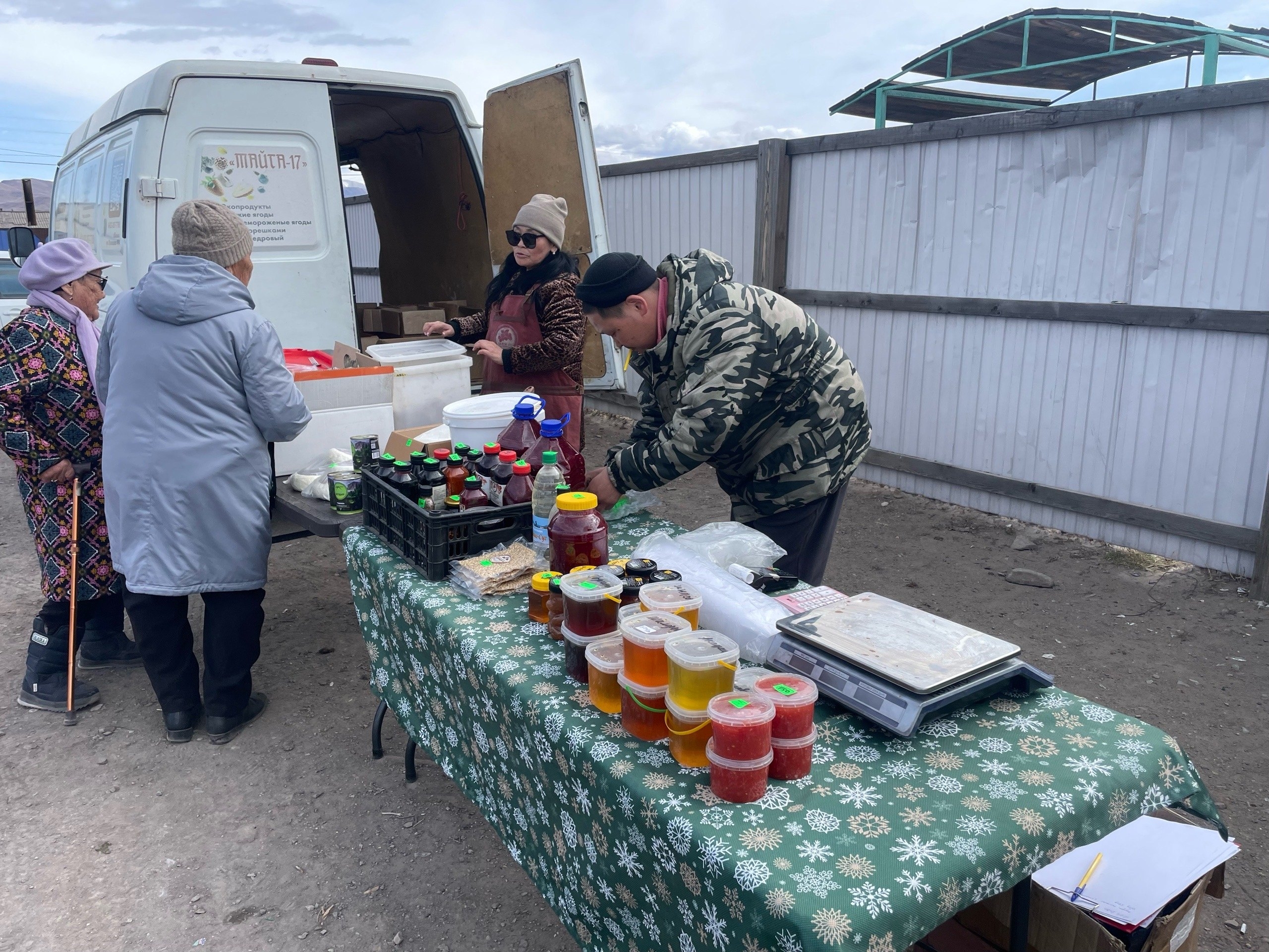 Первая весенняя сельскохозяйственная ярмарка в Овюрском кожууне прошла с большим успехом