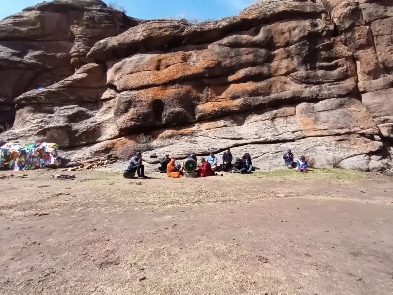 Трудовой десант на священной горе Кежеге: сохраним природу и традиции вместе