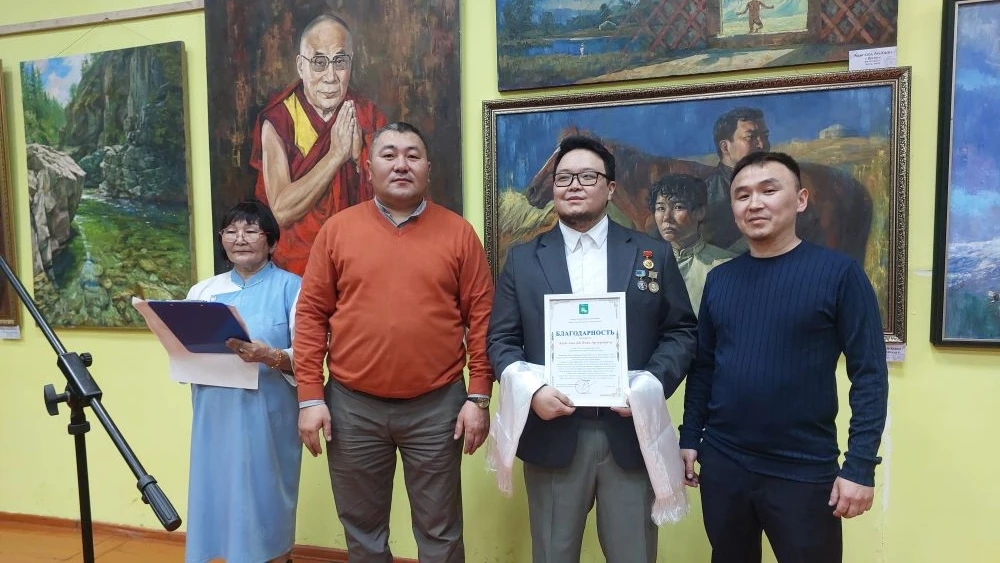 Выставка члена Союза художников России в селе Тээли