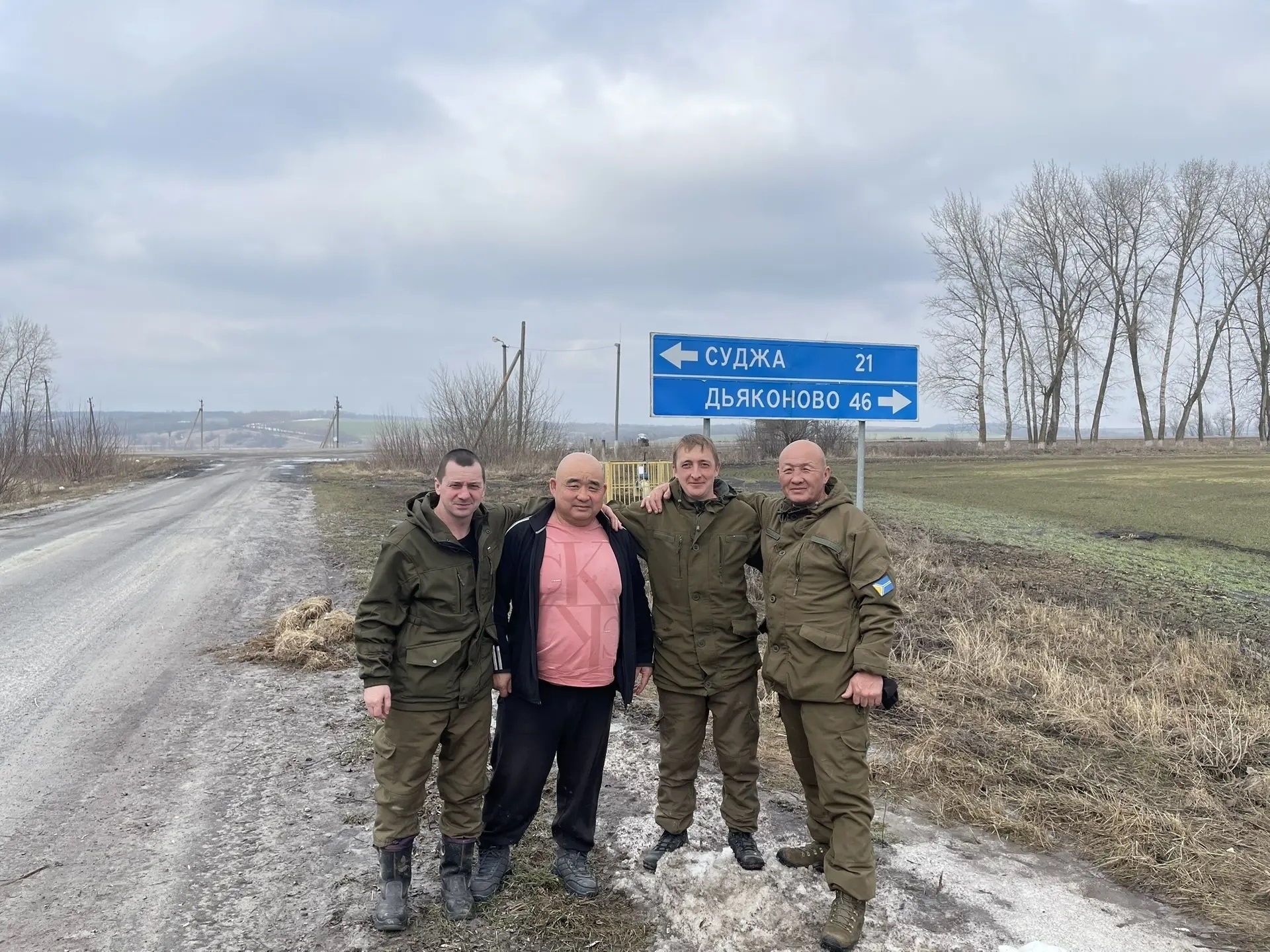 Представители Тувы помогают восстанавливать Курскую область<p>Волонтерский лагерь «Курский рубеж», созданный по поручению секретаря Генсовета «Единой России» Владимира Якушева, продолжает работу в приграничных районах Курской области