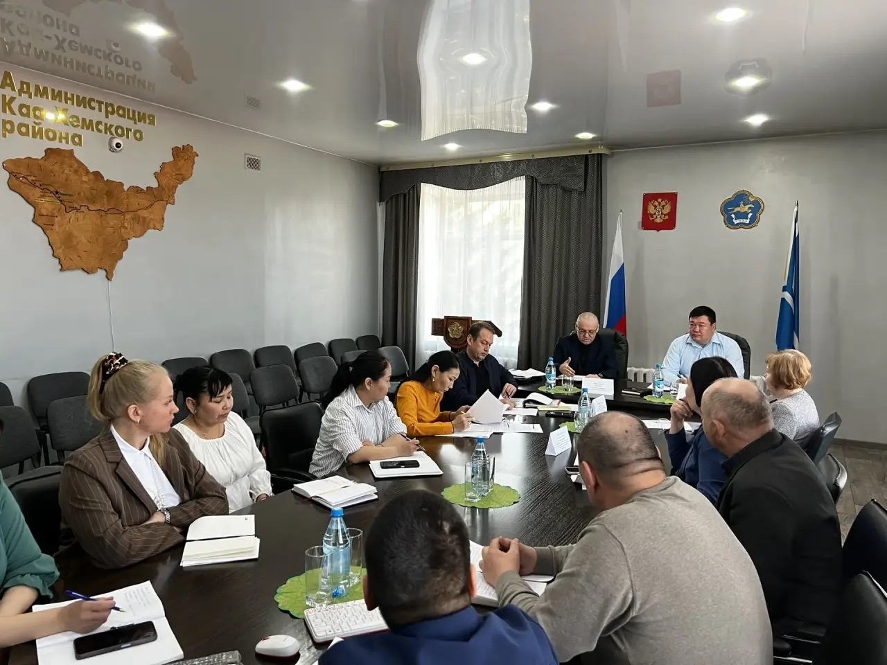 16 апреля 2026 года провели совещание, посвящённое вопросам социально-экономического развития Каа-Хемского района