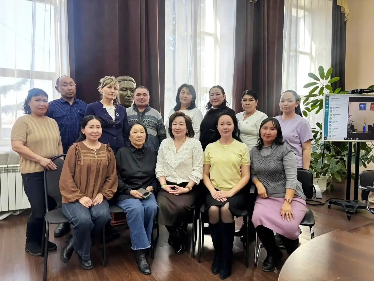 Сегодня в Администрации Тандинского кожууна состоялась встречаобщественных советов района, под руководством заместителя председателя по социальной политике Чамбал А