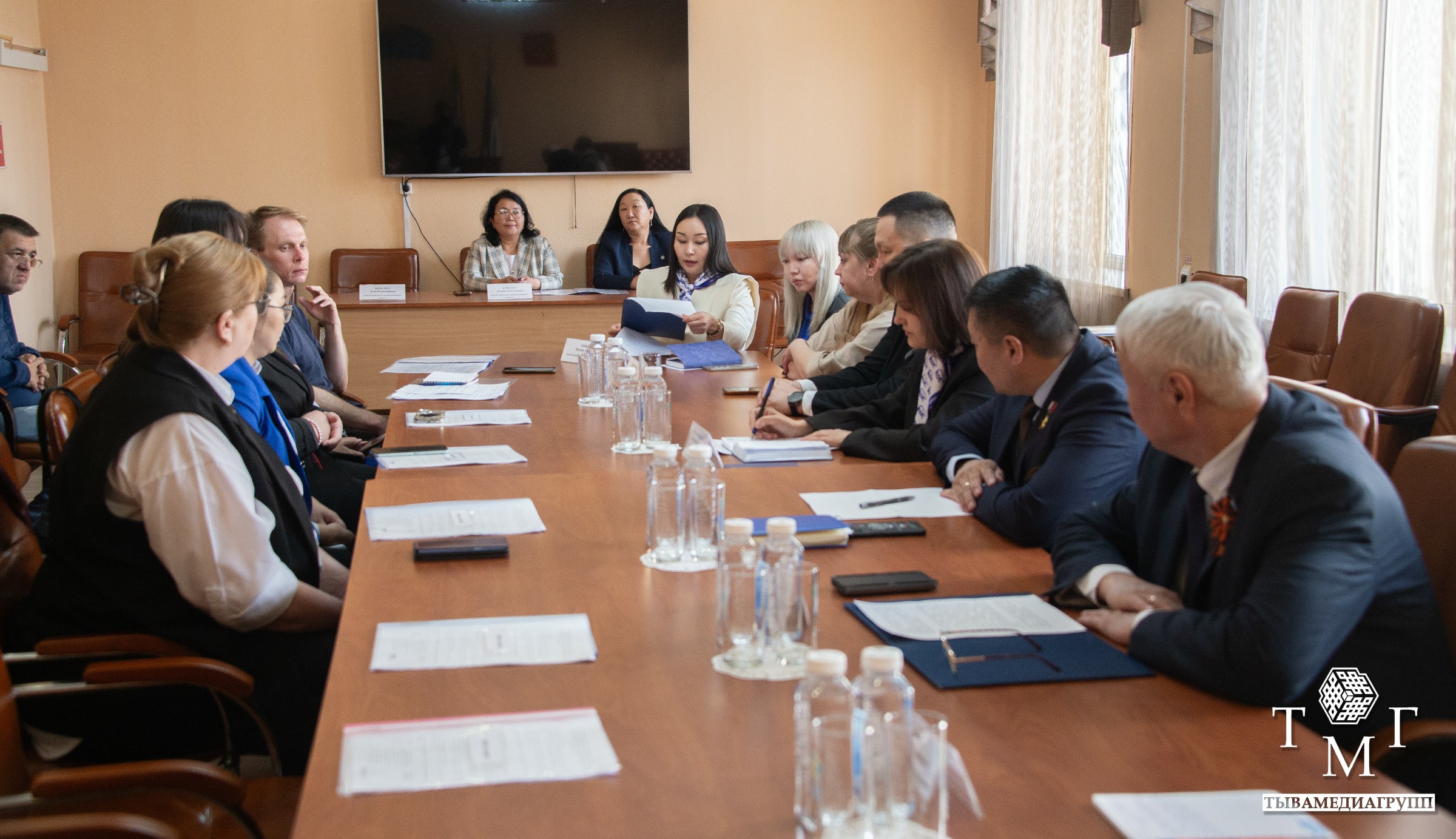 В Верховном Хурале Тувы прошла пресс-конференция участников предварительного голосования «Единой России»