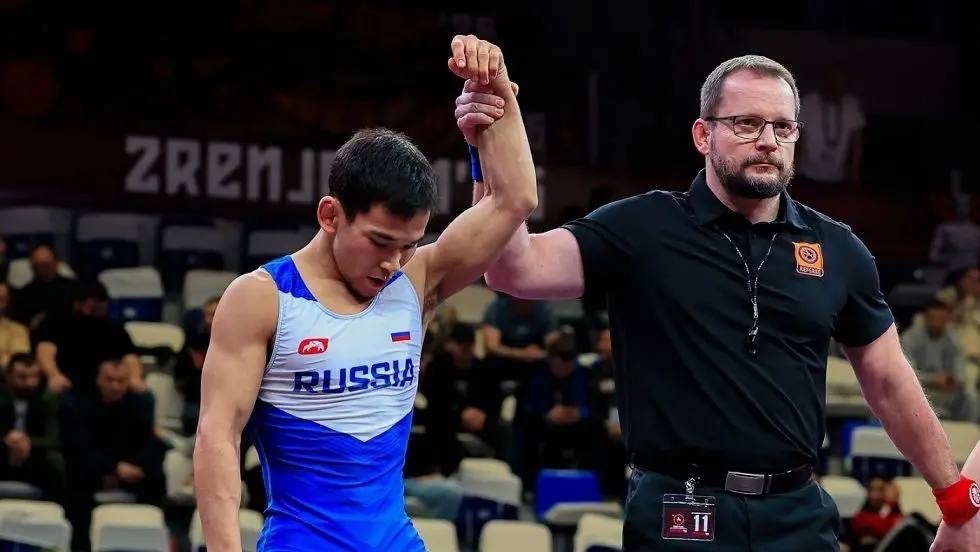 Российские борцы триумфально открыли первый медальный день первенства Европы в Сербии, завоевав три золотые медали