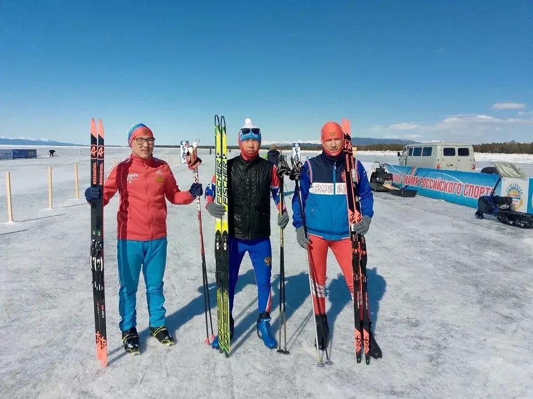 Юниоры из Тандинского района покорили лёд Байкала: золото и почётные места на всероссийском марафоне