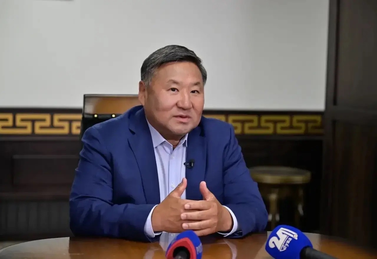 Сегодня пообщался с корреспондентами телеканалов ГТРК «Тыва» и «Тува 24» Сегодня пообщался с корреспондентами телеканалов ГТРК «Тыва» и «Тува 24»