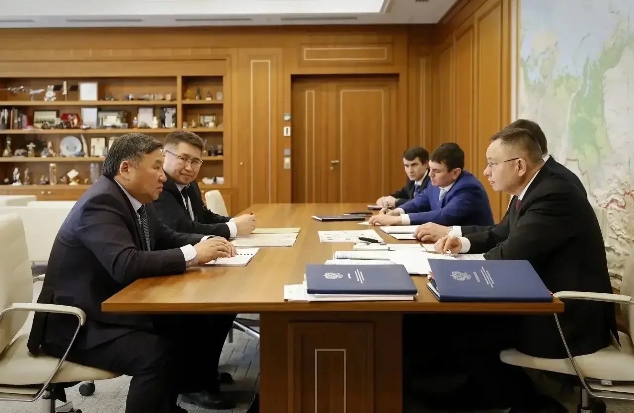 Встретился с Министром строительства и ЖКХ России Иреком Энваровичем Файзуллиным. Обсудили направления развития строительной отрасли и ЖКХ в Туве, в том числе реализацию национального проекта «Инфраструктура для жизни» и модернизацию коммунальной инфрастр