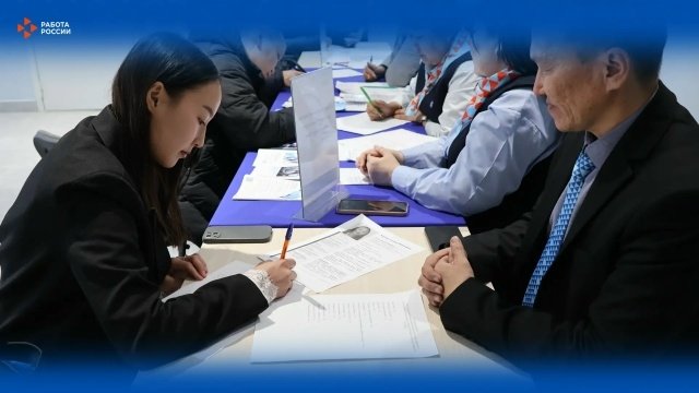 Половина посетителей ярмарки вакансий в СКЦ "Победа" сразу нашли подходящую работу