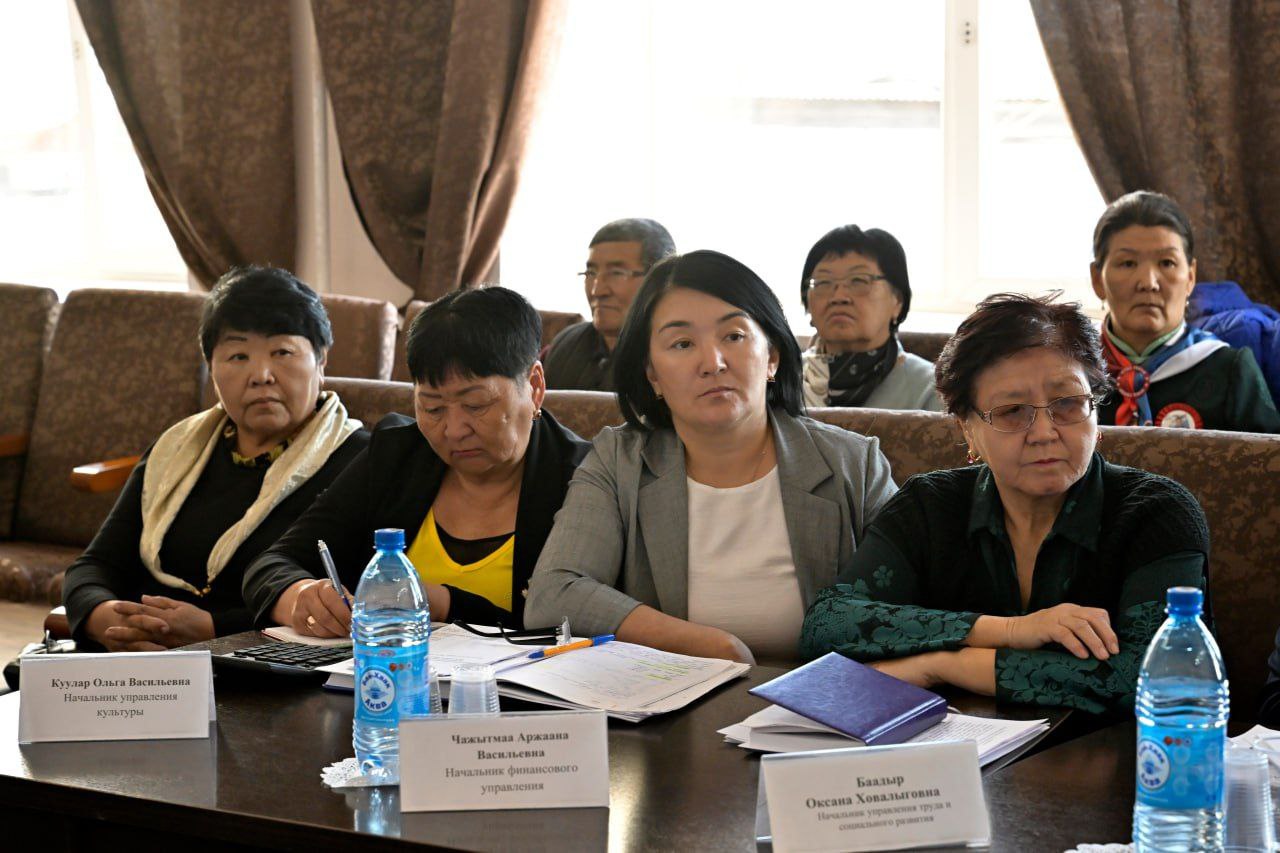Глава Тувы встретился с активными жителями Эрзинского и Тес-Хемского районов Глава Тувы встретился с активными жителями Эрзинского и Тес-Хемского районов