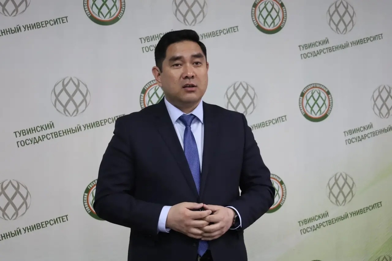 Взрослая жизнь начинается сегодня: как в ТувГУ распределяли выпускников