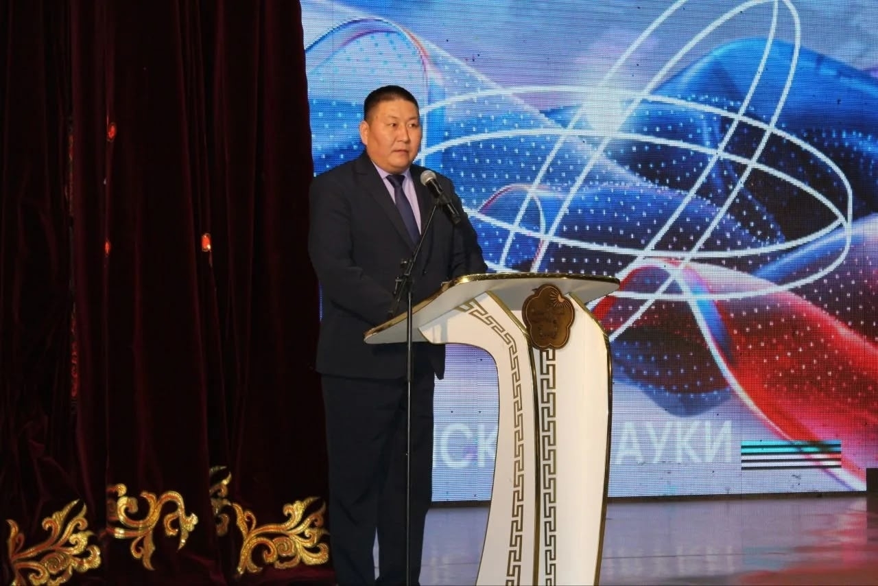 Сегодня свой день рождения отмечает заместитель председателя Правительства Республики Тыва — Алексей Викторович Сазан-оол