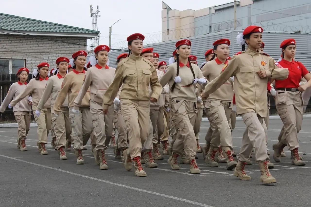 Парадный расчет Юнармии готовится к торжественному маршу 9 Мая в Кызыле