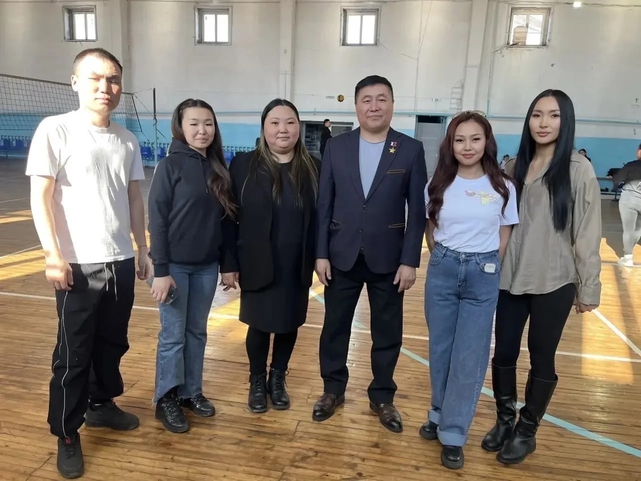 В Тес-Хемском кожууне состоялась встреча молодёжи с Героем России, министром по делам молодёжи Республики Тыва<p>В минувшую субботу наш кожуун с особым теплом приветствовал почётного гостя — Героя России, министра по делам молодёжи Республики Тыва Куулара