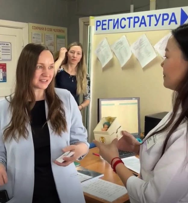 Волонтеры епархии поздравили будущих мам в женских консультациях Кызыла и Каа-Хема