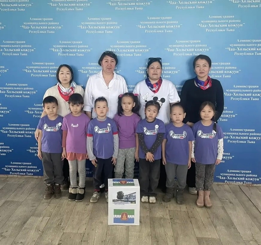 Воспитатели и воспитанники детского сада «Солнышко» села Чаа-Холь, являющиеся членами движения «Орлята России», активно участвовали в сборе гуманитарной помощи