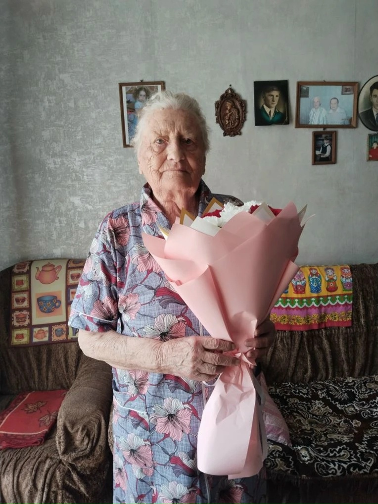 Жизнь, длиною в эпоху: Поздравление Александры Андреевны Ящиковой<p>Прошлые выходные стали особенными для нашего кожууна