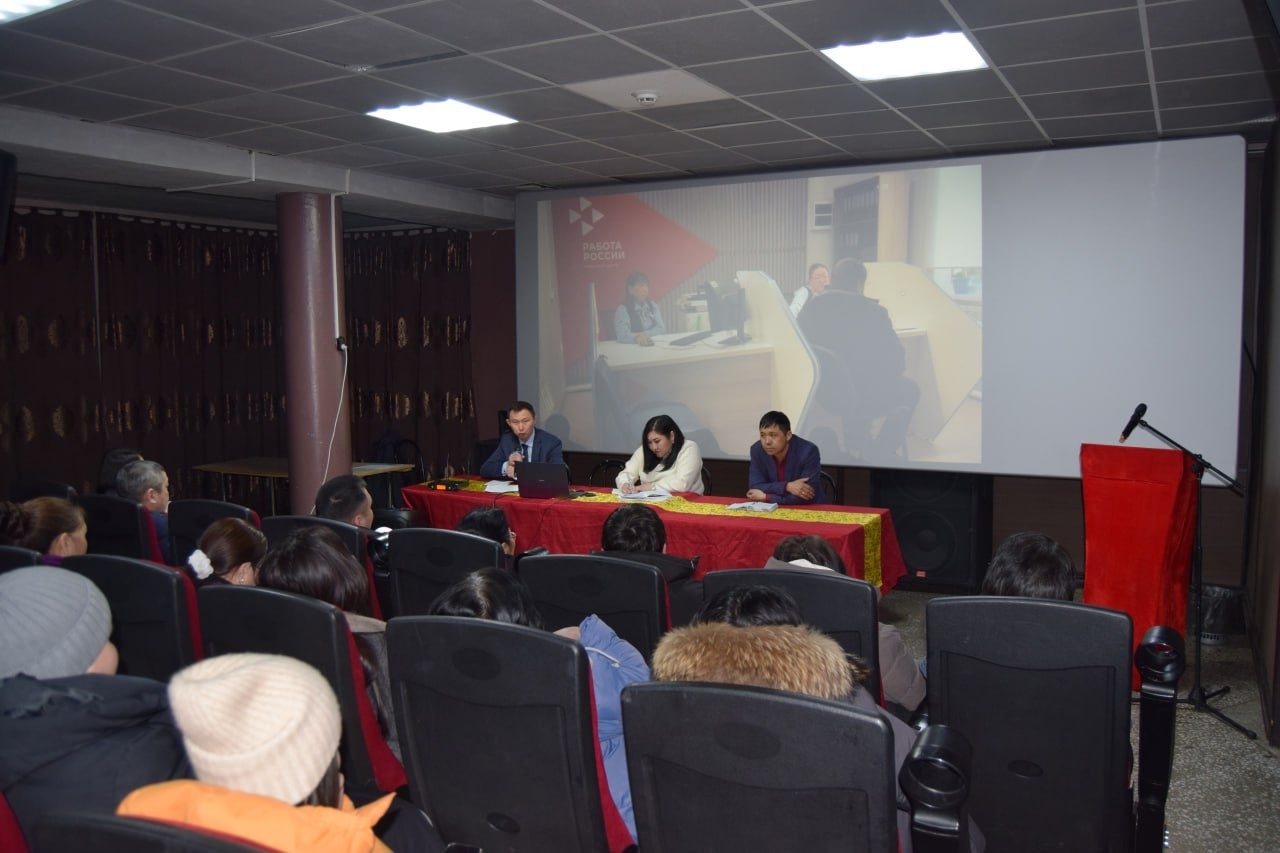 Администрация Чеди-Хольского кожууна провела отчет председателя о проделанных работах за 2025 год и обсудила планы работ на 2026 год на сходах граждан во всех сумонах кожууна