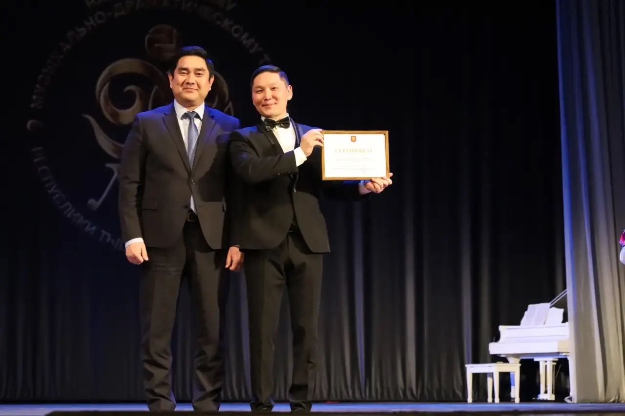 «Уважаемые артисты Национального театра Республики Тыва, дорогие коллеги, уважаемые жители города