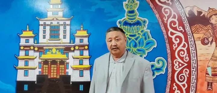 Өвүр кожууннуң төп эмнелгезиниң улуг эмчизи Валерий Николаевич Куулар Чазак отчедун эки деп үнелээн