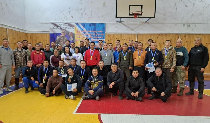 В Туве прошёл турнир по волейболу, посвящённый памяти ефрейтора Айхаана Кужугета В Туве прошёл турнир по волейболу, посвящённый памяти ефрейтора Айхаана Кужугета
