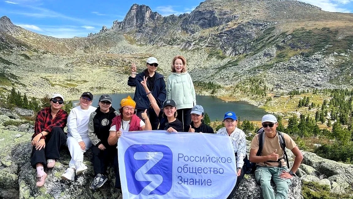 Глава Тувы Владислав Ховалыг поздравил с пятилетием Российское общество «Знание»