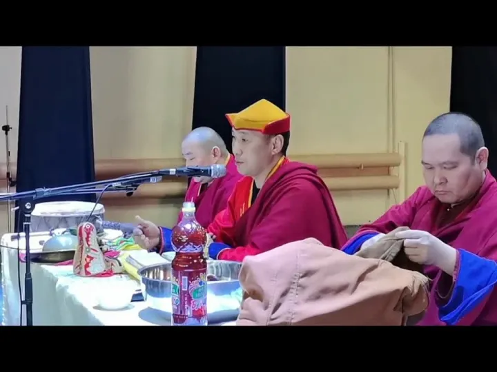 В преддверии светлого праздника Шагаа наш кожуун посетила группа гостей, руководитель регионального исполкома Народного фронта Саима Далчин, Ламы управления Камбы-Ламы Тувы, представители Ассамблеи буддистов России и артисты Центра тувинской культуры
