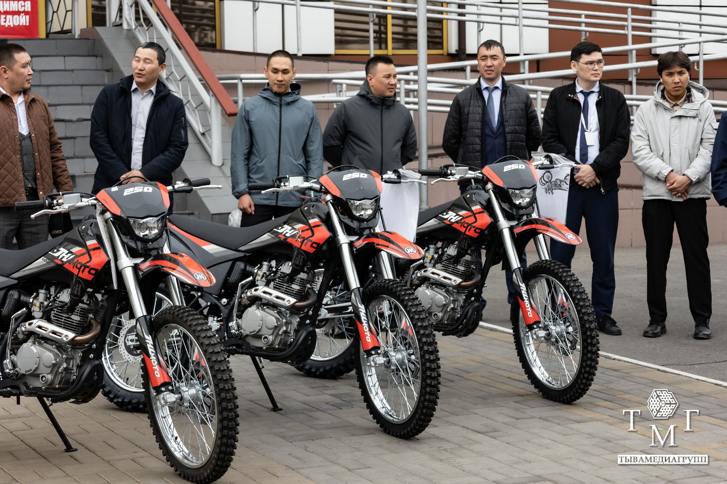 В преддверии Дня Победы УФК по Республике Тыва передало гуманитарную помощь на СВО