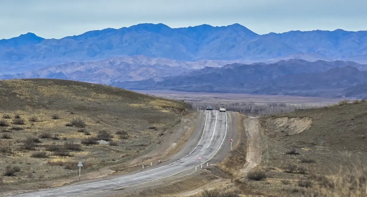 В ходе своей рабочей поездки в Улуг-Хемский район Глава Тувы Владислав Ховалыг традиционно оценил качество и безопасность автомобильной дороги по маршруту следования