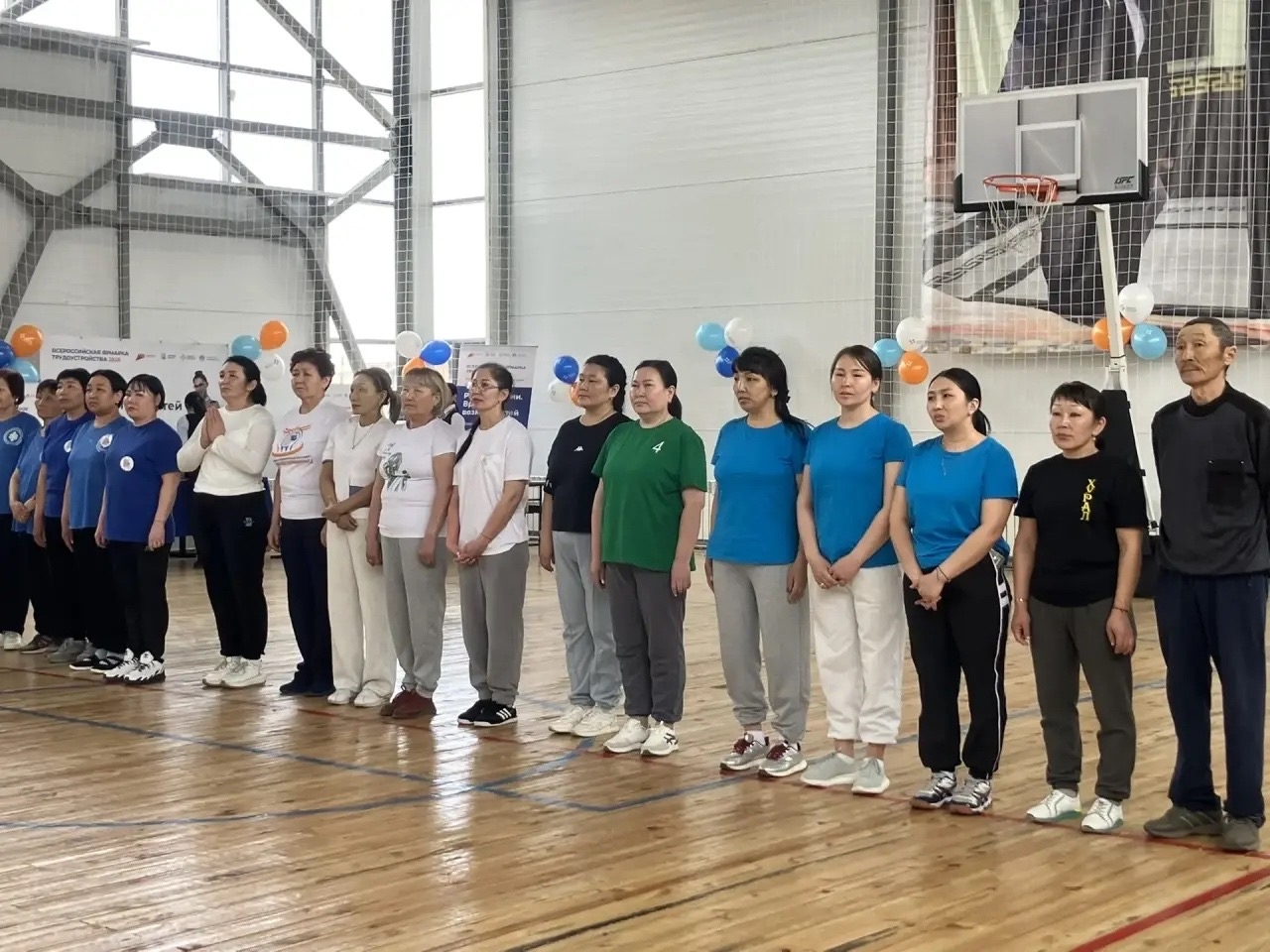 В честь Дня местного самоуправления администрация Эрзинского кожууна организовала масштабную спартакиаду среди муниципальных образований