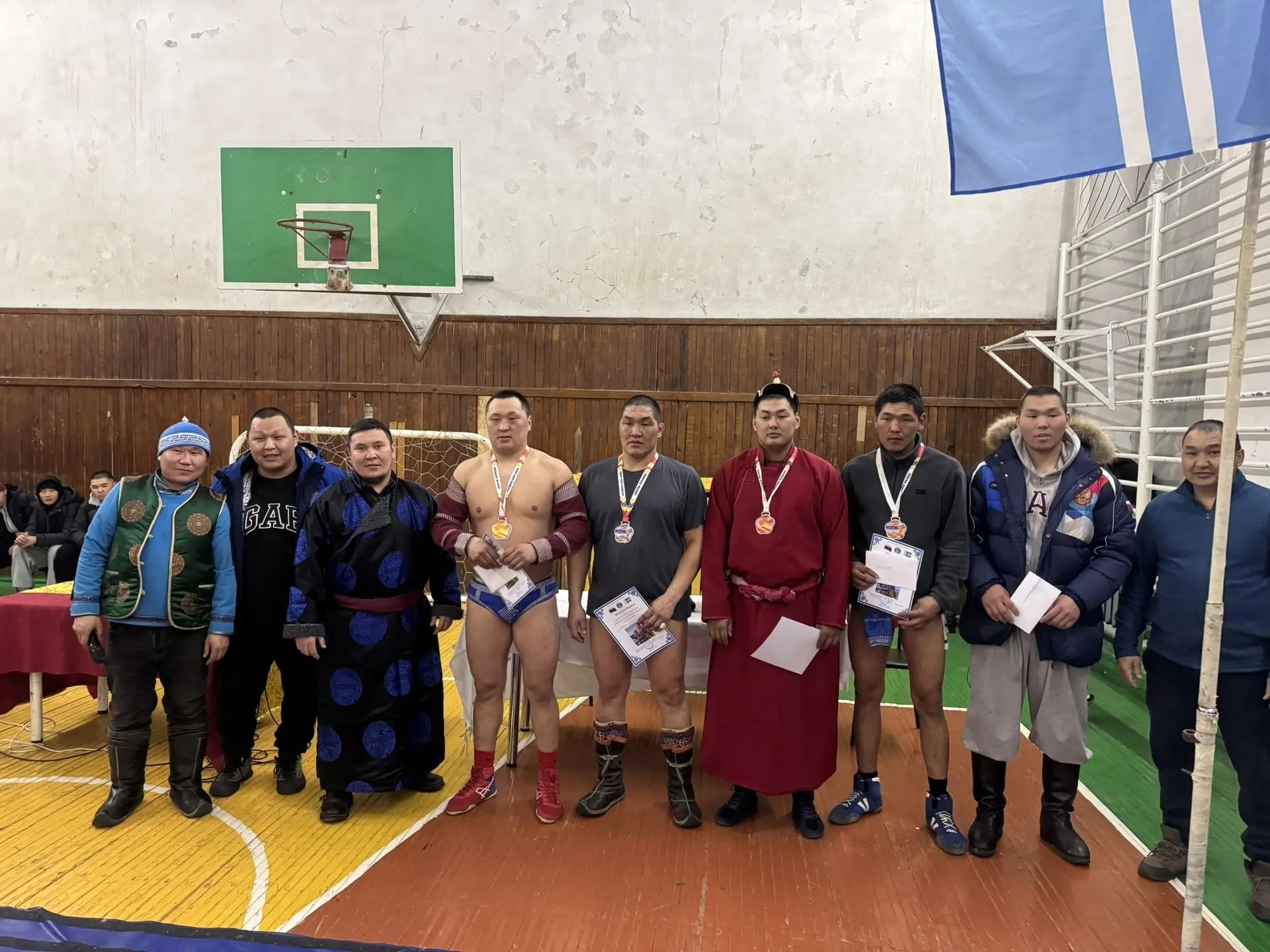 Дүүн Таңды-Уула аттыг культура төвүнүң спортзалынга «Шагаа-2026» байырлалынга тураскаатынган национал Хүрешмаргылдаазы болуп эрткен