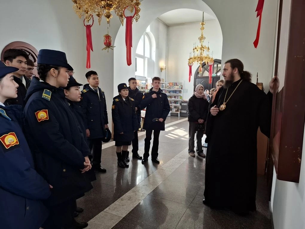Кадеты Кызылского президентского училища посетили Воскресенский собор