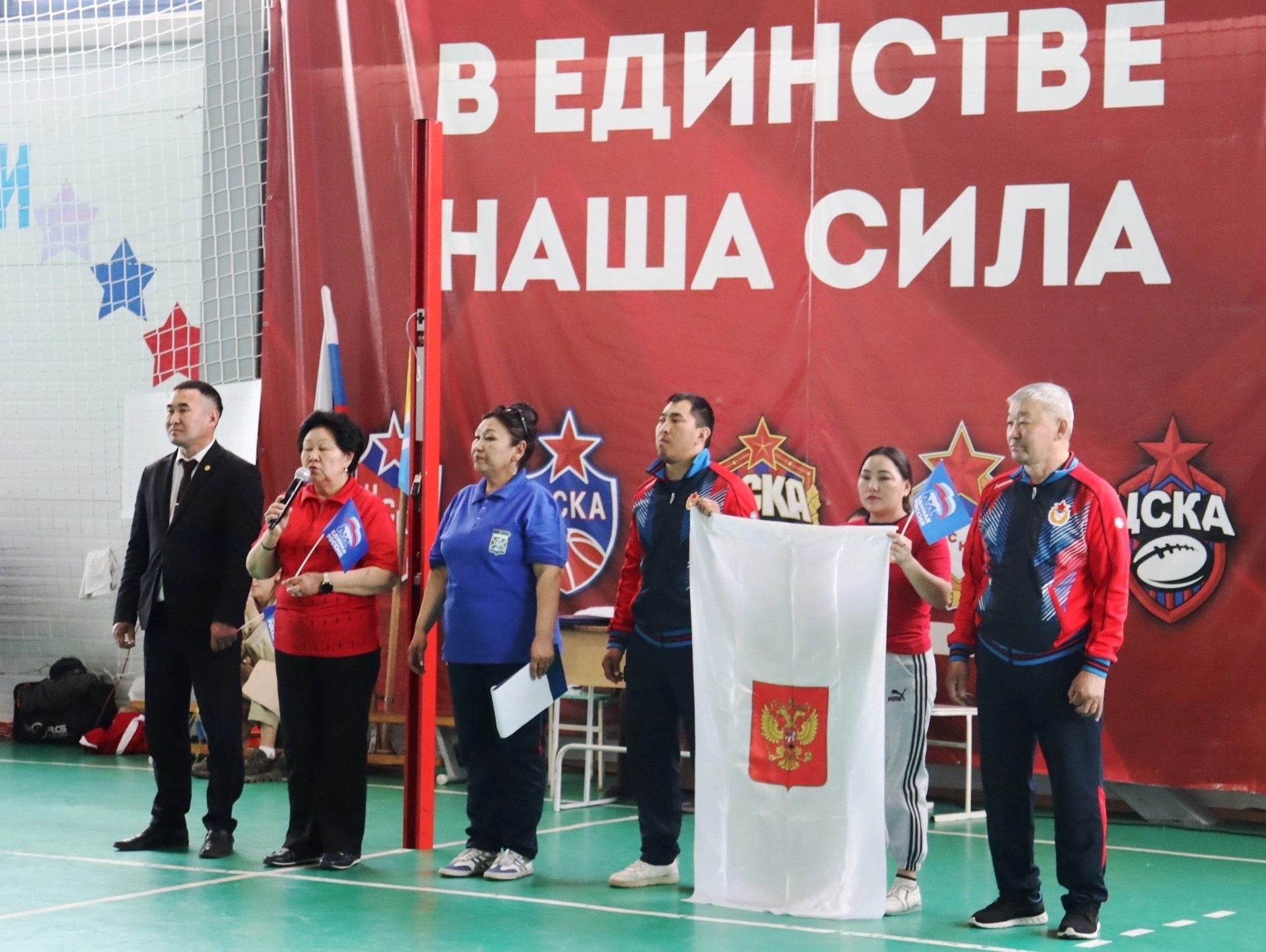 Дүүн Чадаанада күш-культура комплекизинге тус чер чагыргаларының хүнүнге туаскааткан спортчу маргылдаалар болуп эрткен. Россияның болгаш Тыва республиканың ыдык ырларының соонда, Чөөн-Хемчик кожууннуң Баштыңы, Төлээлекчилер хуралының даргазы Инна Байыр-оо